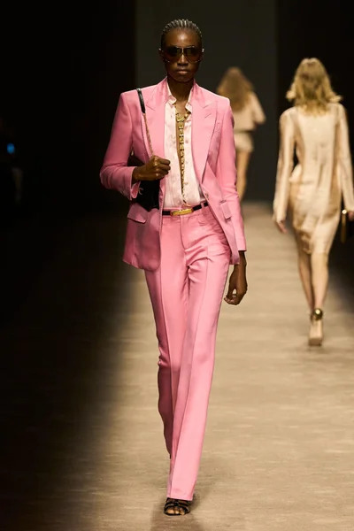 Look 27